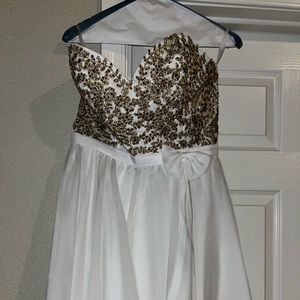 Short Junior’s Dress. Size Small